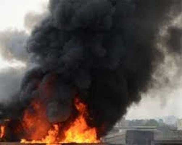 नोएडा की फैक्ट्री में लगी आग, गार्ड की झुलसने से मृत्यु